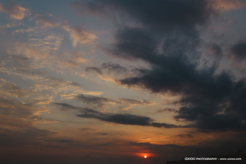 Axioo: That Sunshiny Retro Vibe